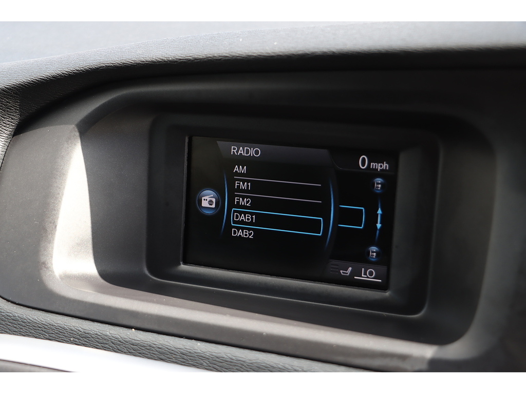 Volvo V40 T2 Momentum NA67WEJ Black #3