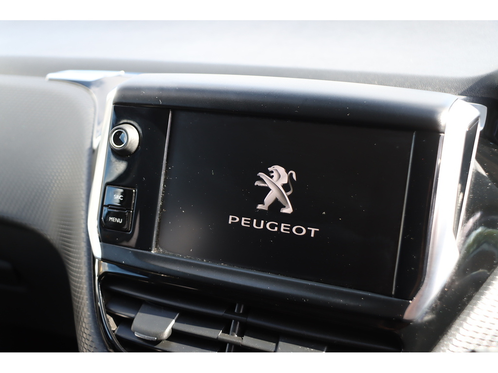 Peugeot 2008 Puretech Allure SV67TGK Green #2