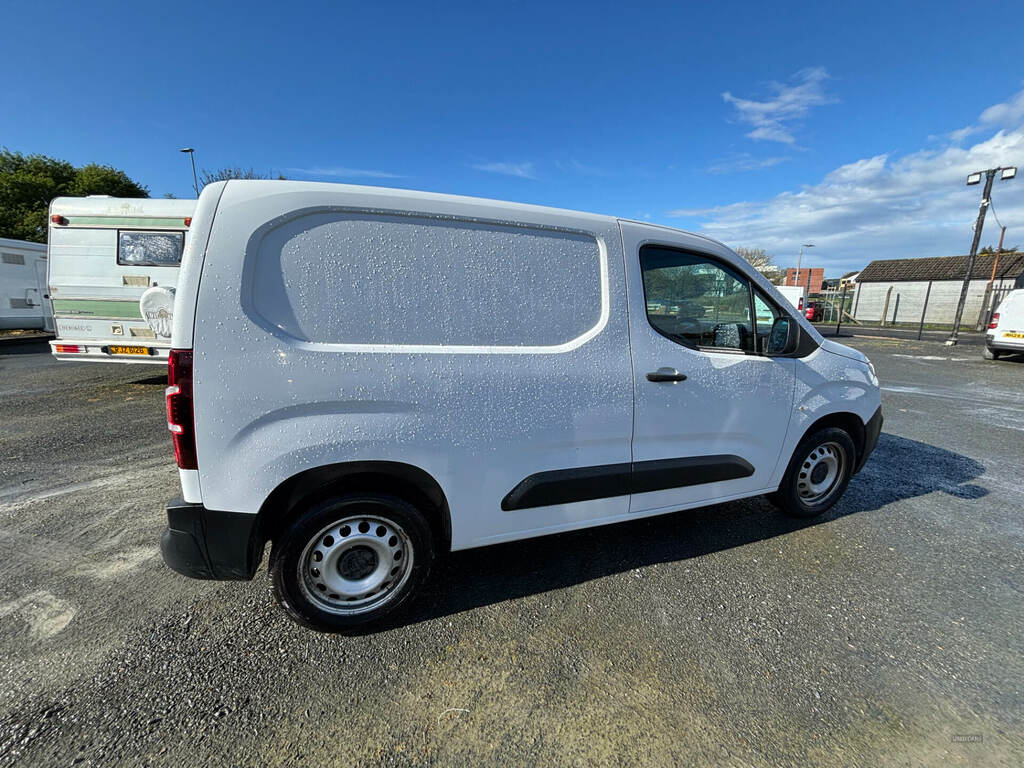 Citroen Berlingo 1.5 Bluehdi 1000Kg Enterprise Ed 100Ps 6 Speed S S LA72ZSR White #4