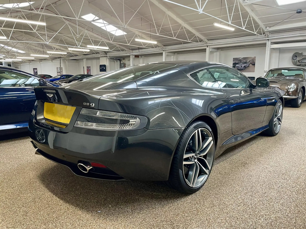 Aston Martin DB9   #3