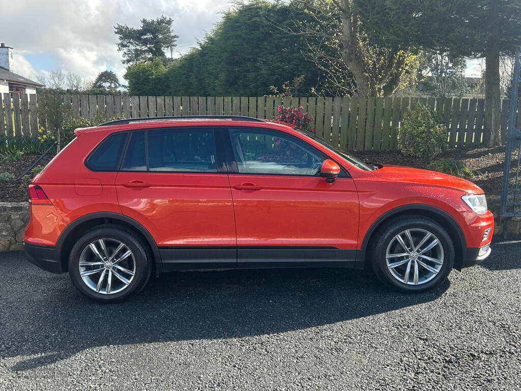 Volkswagen Tiguan 2.0 Tdi 150 Se Nav ST66VMA Orange #2