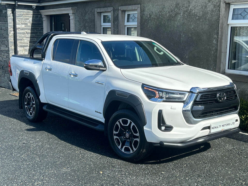Toyota HILUX D Cab Pick Up 2.4 D-4d White