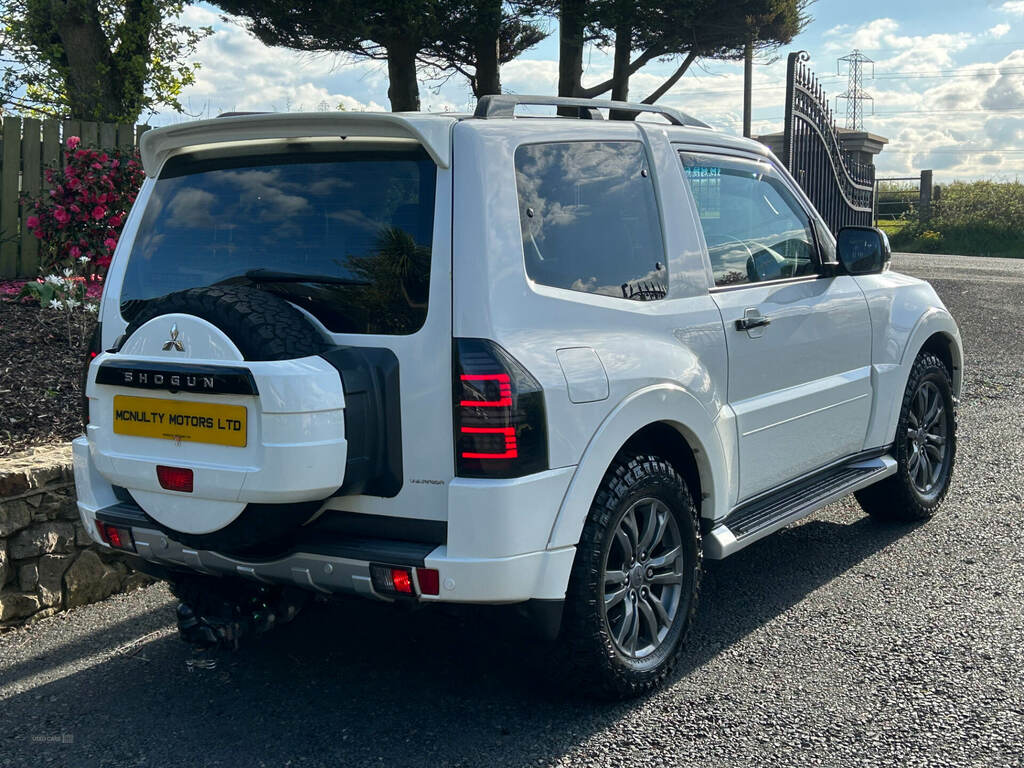 Mitsubishi Shogun 3.2 Di-dc 197 Warrior White #3