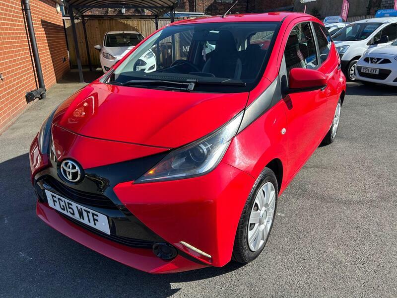 Toyota Aygo 1.0-Vvt-i-x-play-euro-5-5dr-euro-5 FG15WTF Red #2
