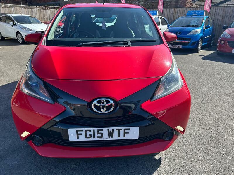 Toyota Aygo 1.0-Vvt-i-x-play-euro-5-5dr-euro-5 FG15WTF Red #3