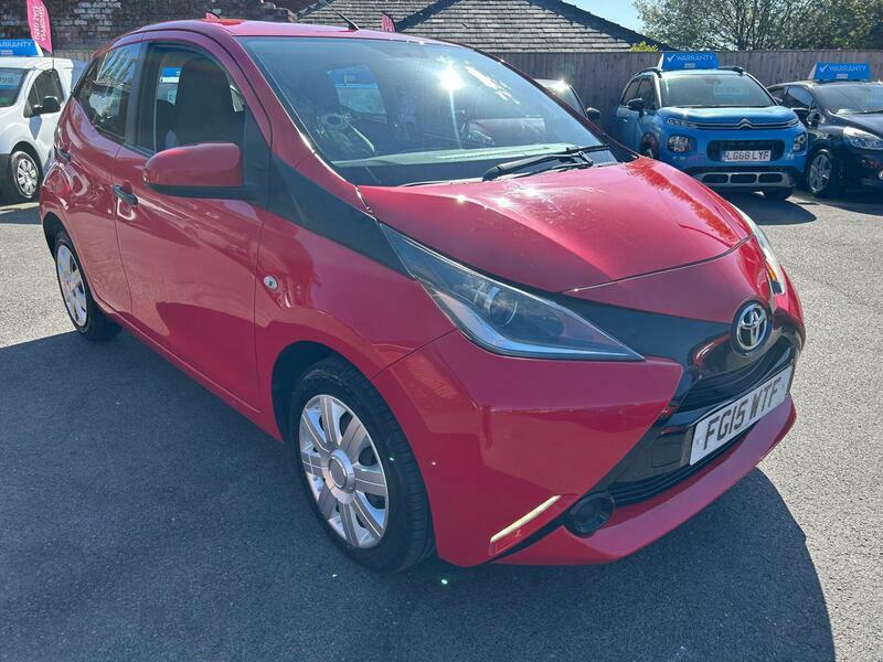 Toyota Aygo 1.0-Vvt-i-x-play-euro-5-5dr-euro-5 Red