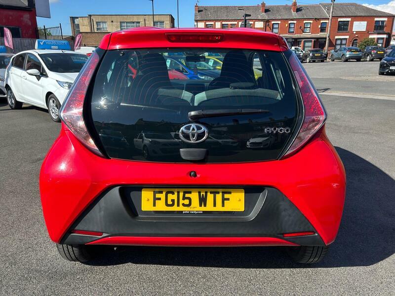 Toyota Aygo 1.0-Vvt-i-x-play-euro-5-5dr-euro-5 FG15WTF Red #4