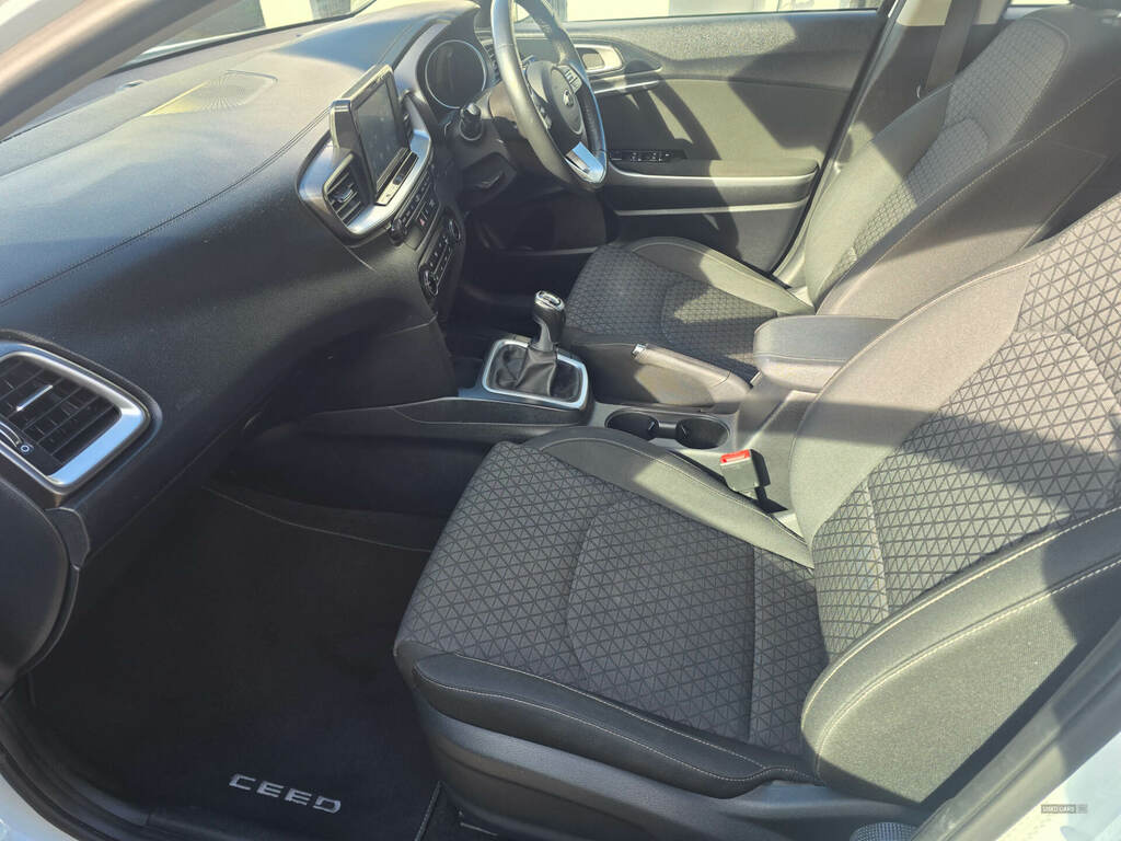 Kia Ceed 1.6 Crdi Isg 2 NGZ1923 White #5
