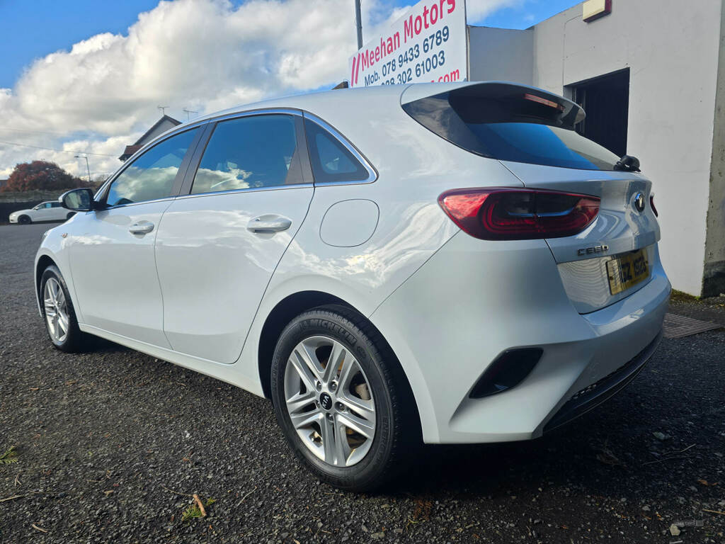 Kia Ceed 1.6 Crdi Isg 2 NGZ1923 White #3