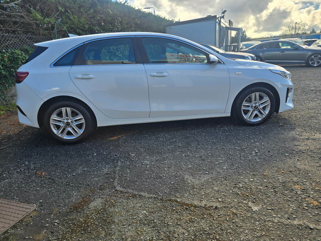 Kia Ceed 1.6 Crdi Isg 2 NGZ1923 White #2