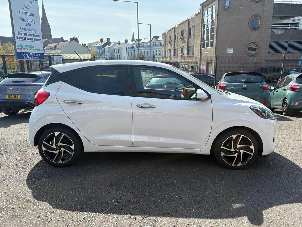 Hyundai I10 1.0 63 Premium Nav EF25NRJ White #2