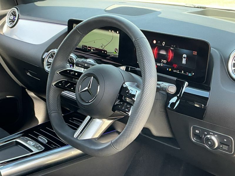 Mercedes-Benz GLA Class Suv KX75PPZ White #5