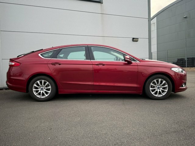 Ford Mondeo 2.0 Tdci Zetec Hatchback Euro 6 Red #4