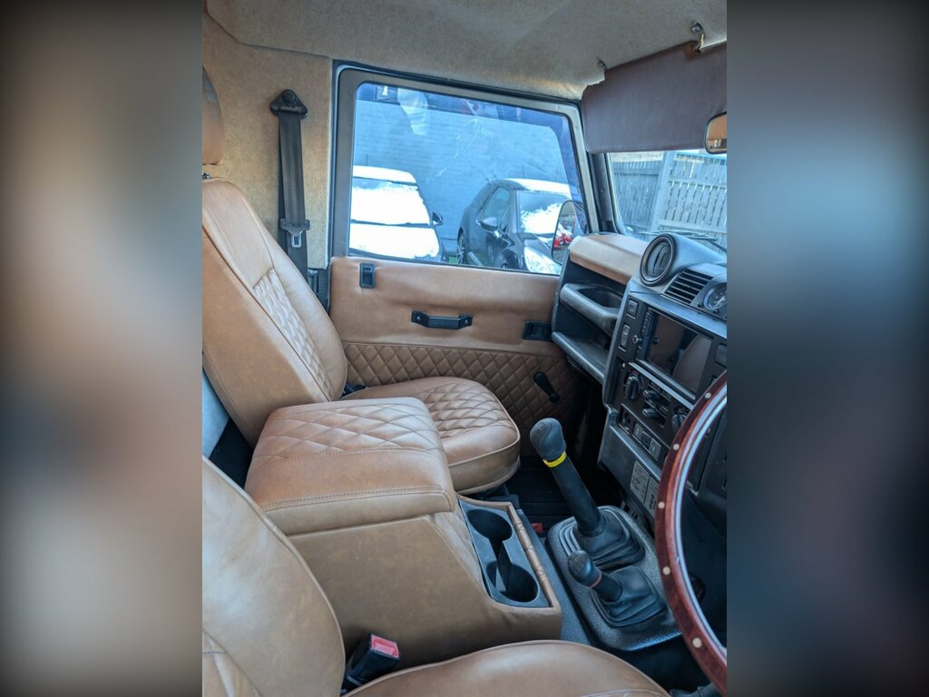 Land Rover Defender 110 County Dcb #16