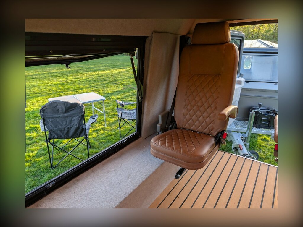 Land Rover Defender 110 County Dcb #1
