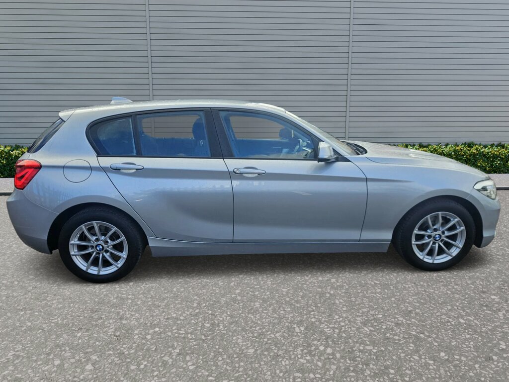 BMW 1 Series 1.5 118I Se Business Hatchback Eur YG68NFS Silver #4