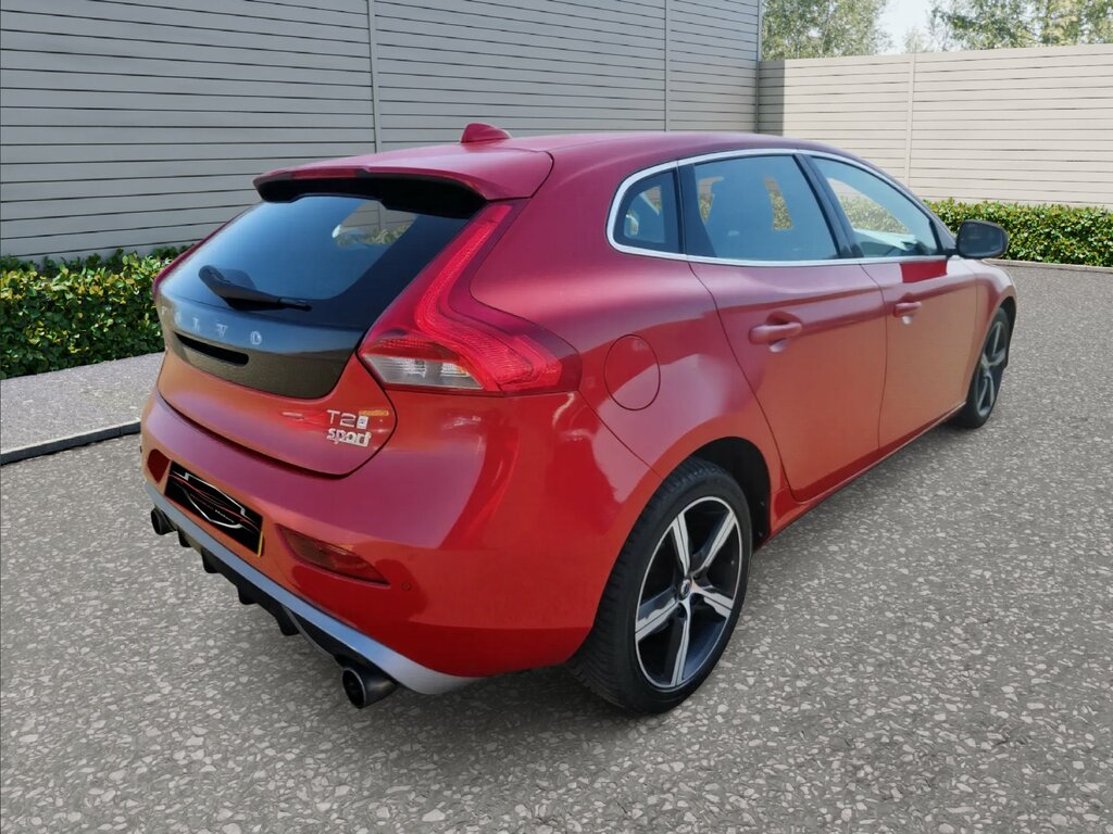 Volvo V40 2.0 T2 R-design Hatchback Euro 6 SM18GFZ Red #5