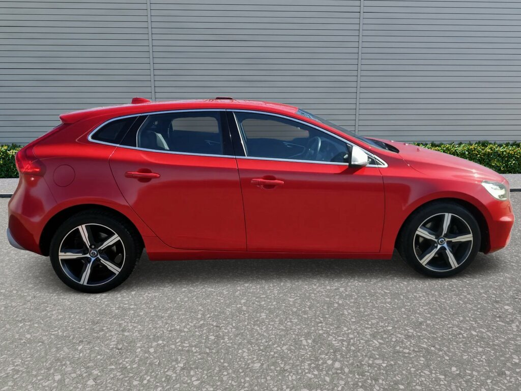 Volvo V40 2.0 T2 R-design Hatchback Euro 6 SM18GFZ Red #4