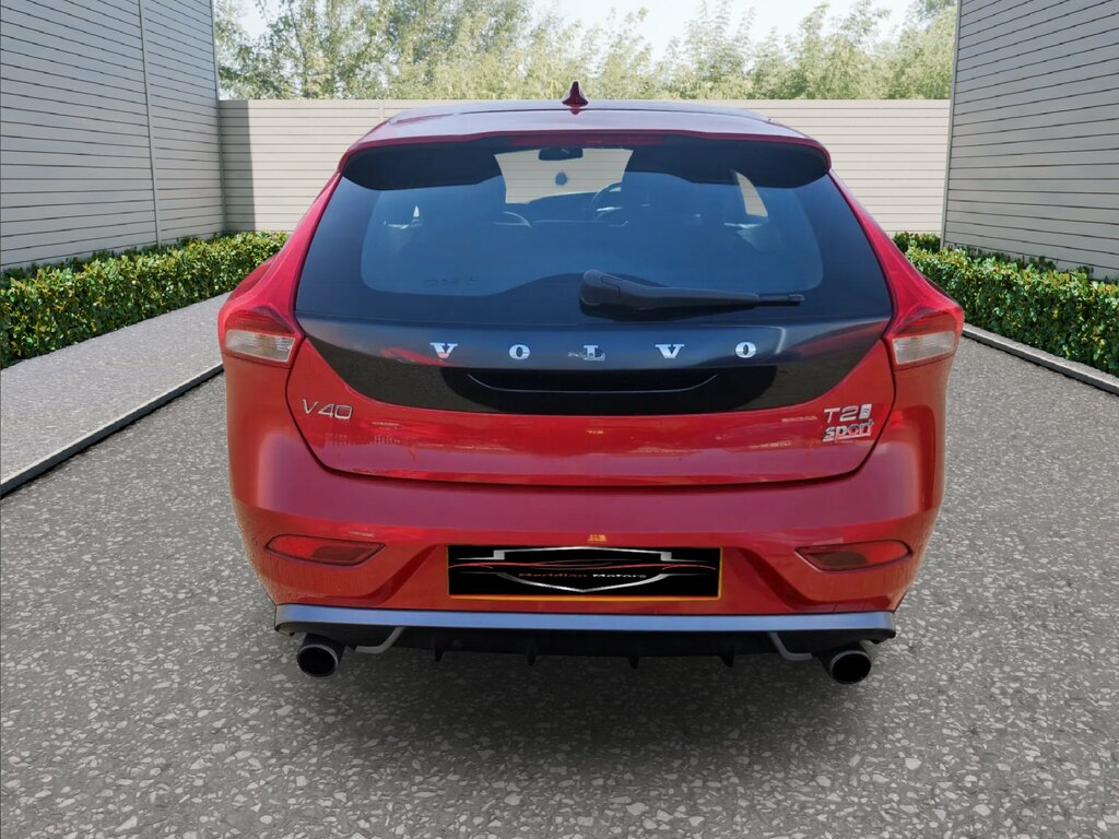 Volvo V40 2.0 T2 R-design Hatchback Euro 6 SM18GFZ Red #6