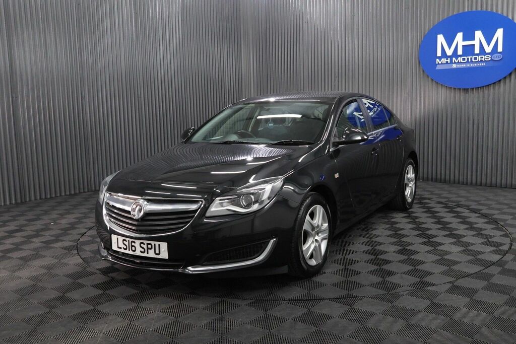 Vauxhall Insignia Cdti Design Hatchback Black #2