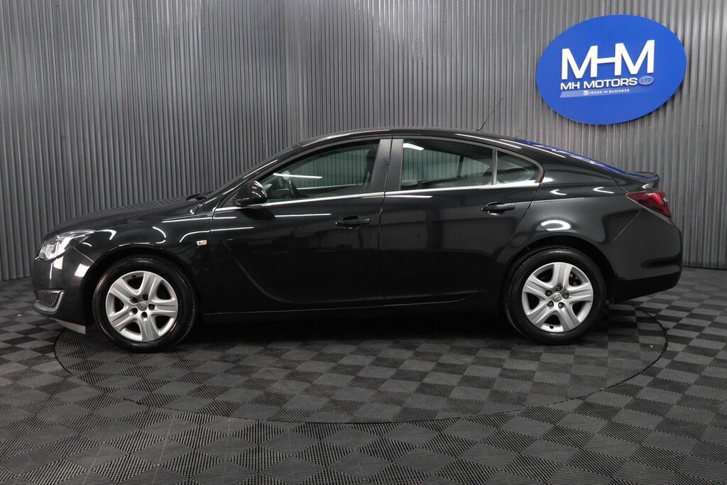 Vauxhall Insignia Cdti Design Hatchback Black #3