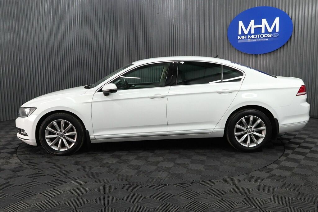 Volkswagen Passat Tdi Bluemotion Tech Se VE64YCX White #4