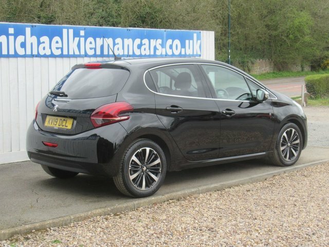Peugeot 208 1.5 Bluehdi Tech Edition Hatchback Manu KV19DCL Black #3
