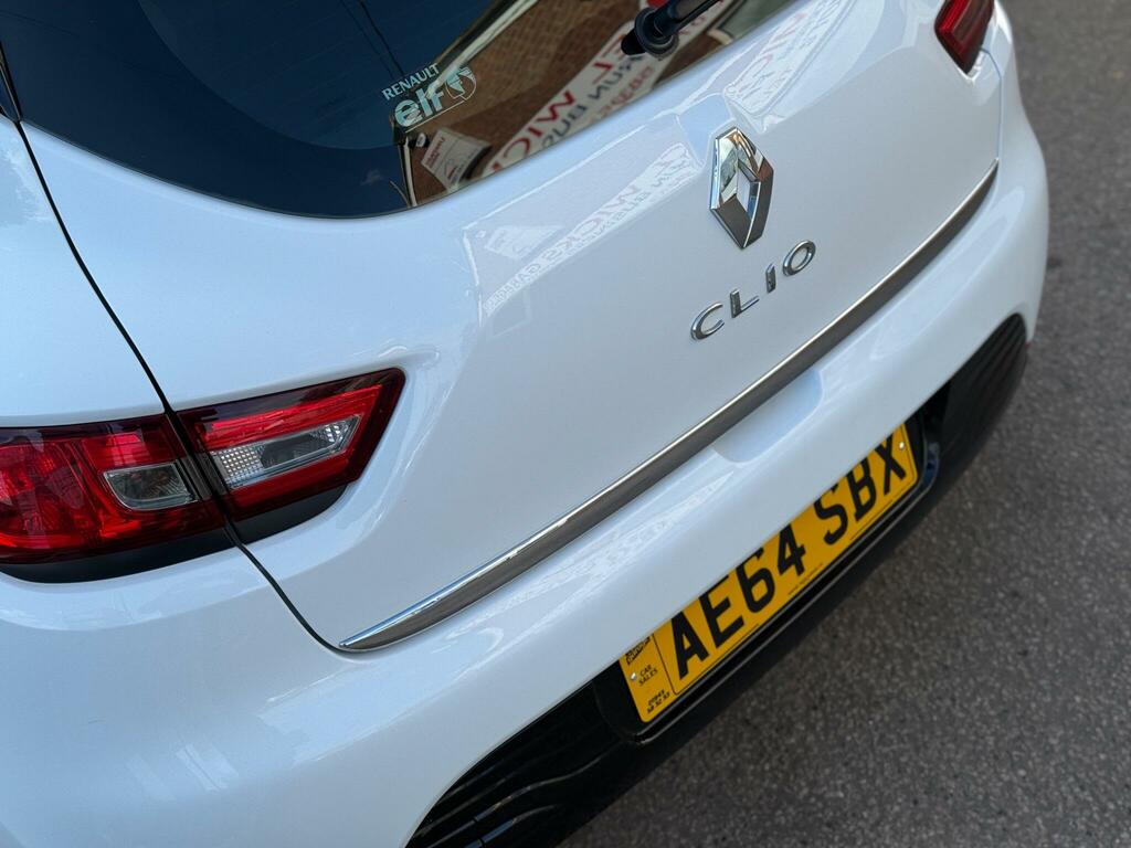 Renault Clio 1.2 16V Dynamique Medianav Euro 5 AE64SBX White #2