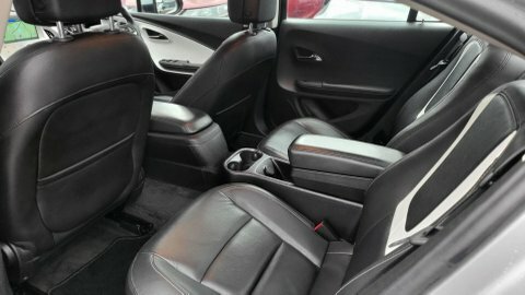 Chevrolet Volt  White #17
