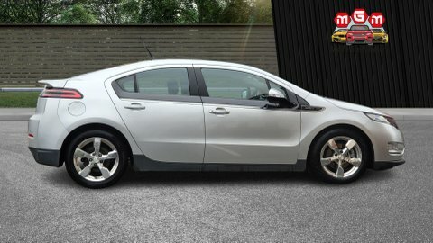 Chevrolet Volt  White #8