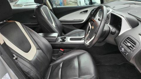 Chevrolet Volt  White #16
