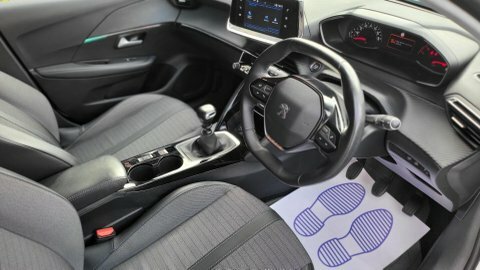 Peugeot 208 Puretech Allure S PJ21UON White #4