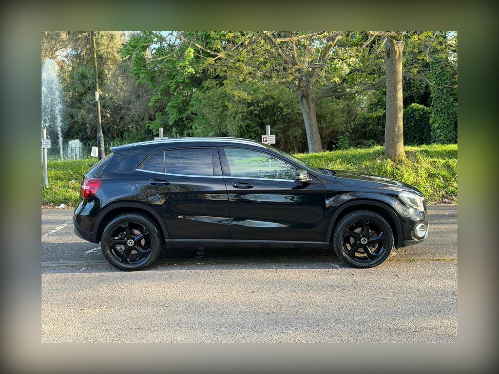 Mercedes-Benz GLA Class 2.1 Gla200d Sport Premium 7G-dct Euro 6 Ss AV67CFP Black #3