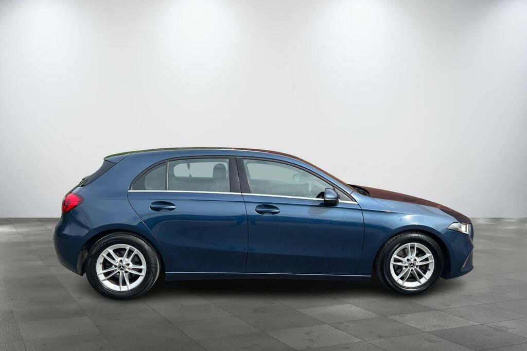 Mercedes-Benz A Class 1.3 A180 Se 7G-dct Euro 6 Ss AR19NSY Blue #2