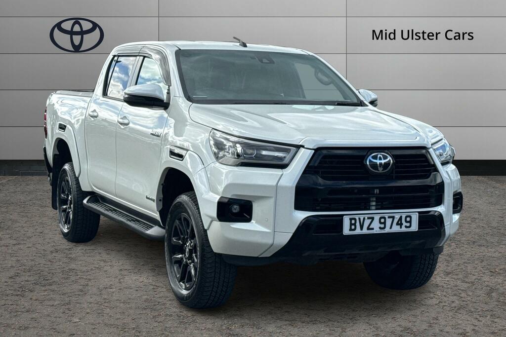 Toyota HILUX Invincible X Dcab Pick Up 2.8 D-4d White