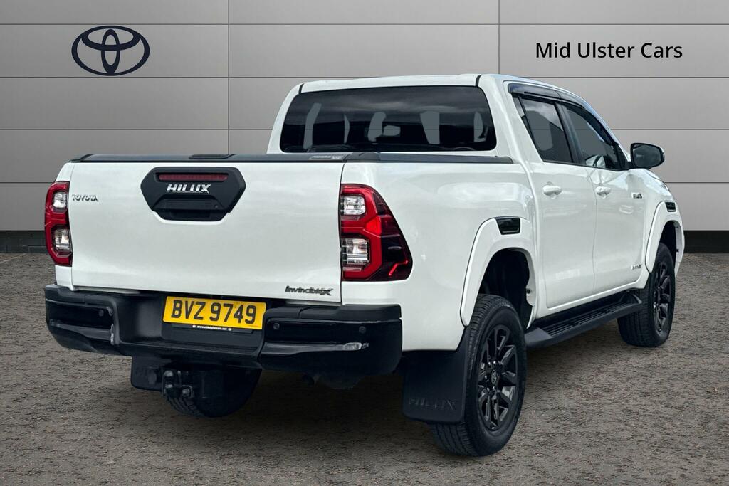 Toyota HILUX Invincible X Dcab Pick Up 2.8 D-4d BVZ9749 White #2