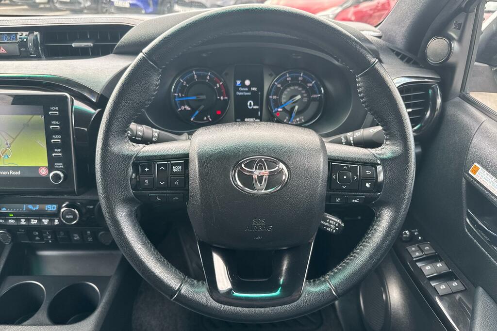 Toyota HILUX Invincible X Dcab Pick Up 2.8 D-4d BVZ9749 White #6