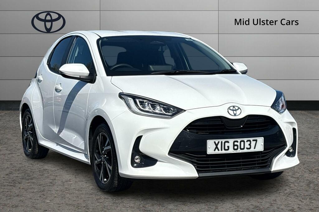 Toyota Yaris 1.5 Hybrid Design Cvt White