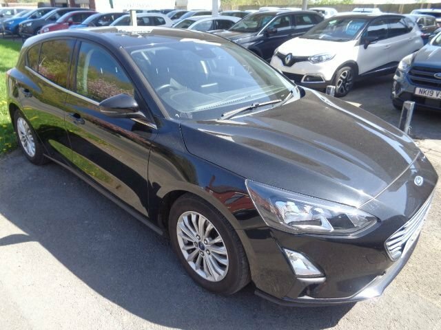 Ford Focus 1.0T Ecoboost Titanium Hatchback DT69UHN Black #2