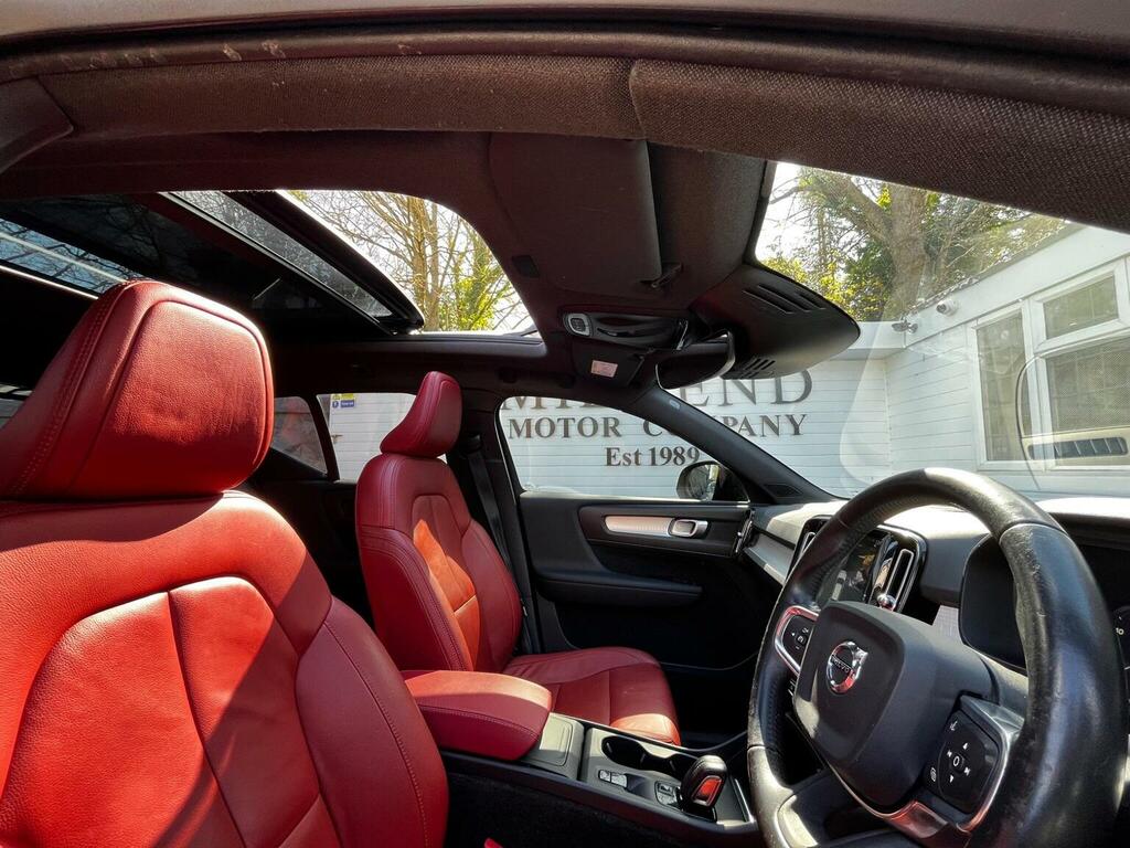 Volvo XC40 Suv 2.0 D3 Momentum Euro 6 Ss 201868 LX68HMV Black #2