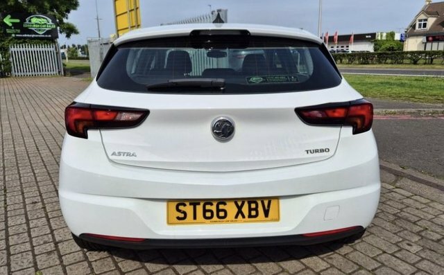 Vauxhall Astra Turbo Elite Nav Hatchback ST66XBV White #5