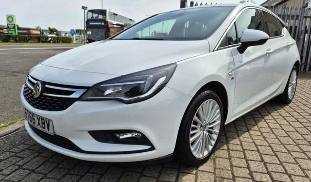 Vauxhall Astra Turbo Elite Nav Hatchback ST66XBV White #3
