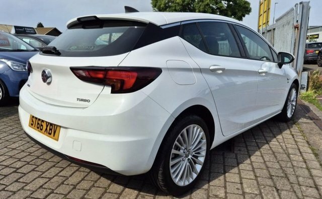 Vauxhall Astra Turbo Elite Nav Hatchback ST66XBV White #6