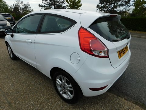 Ford Fiesta Zetec White #6