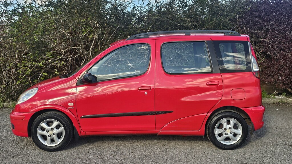 Toyota Verso 1.3 Vvt-i T Spirit Red