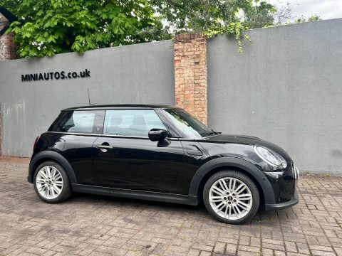 Mini Hatch 1.5 Cooper Exclusive Black