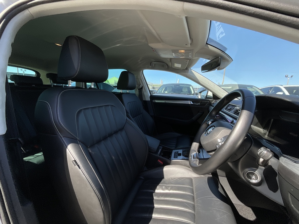 Skoda Superb Se Tech IV Phev S-a White #6
