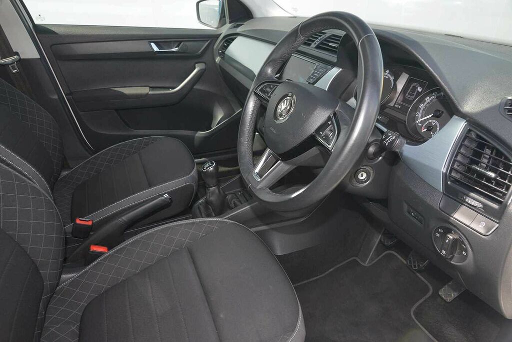Skoda Fabia 1.0 Mpi 75 Colour Edition DX19FWK White #6