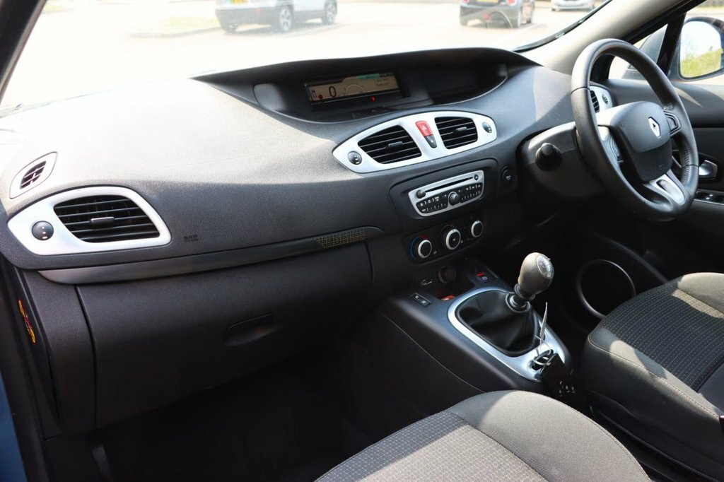 Renault Grand Scenic Dynamique Brown #19