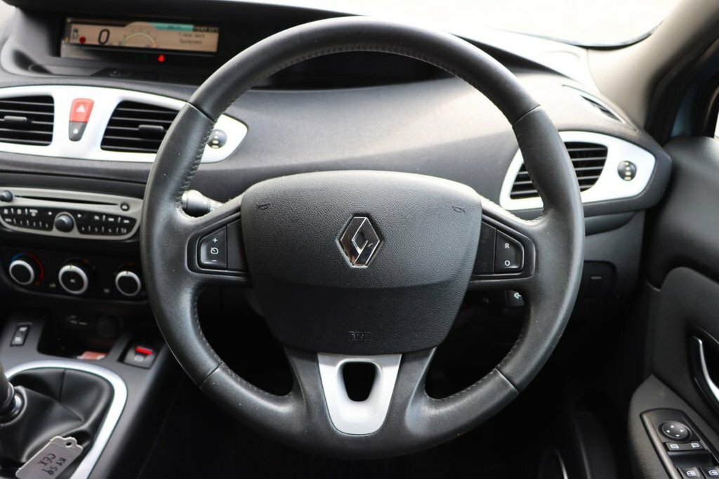 Renault Grand Scenic Dynamique Brown #16